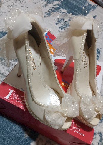 Tüylü Beyaz Stiletto Kadın Terlik ve gelin ayakkabisi - Görsel 4