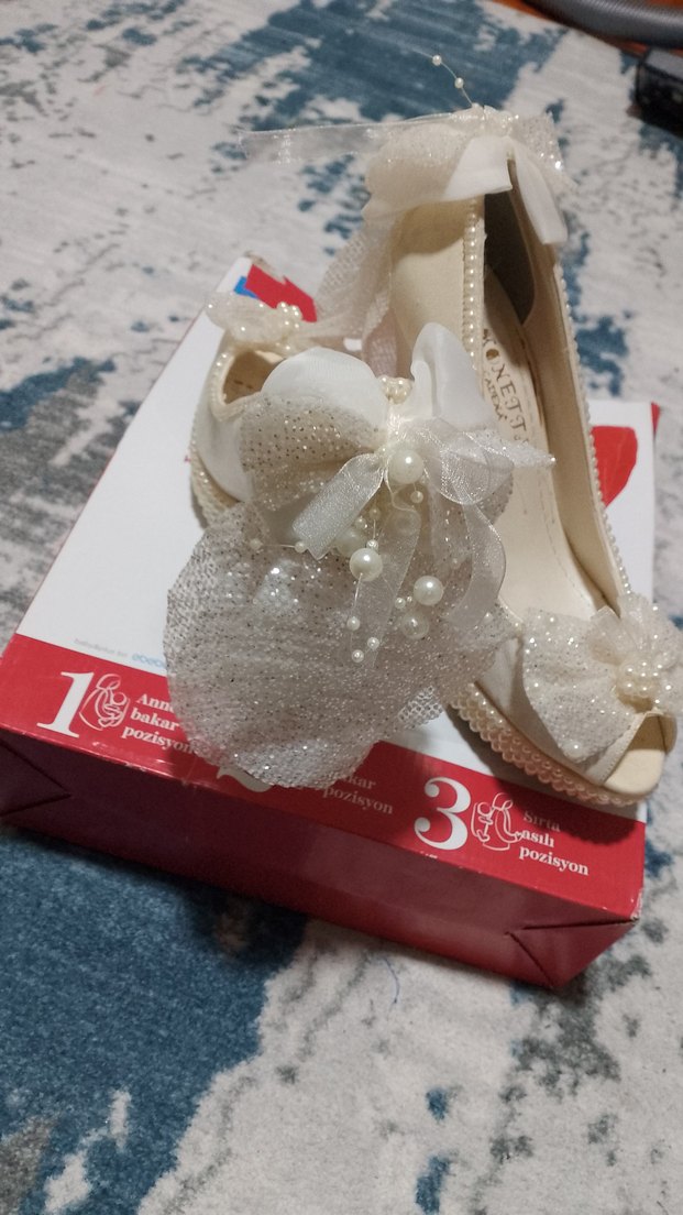 Tüylü Beyaz Stiletto Kadın Terlik ve gelin ayakkabisi - Görsel 3