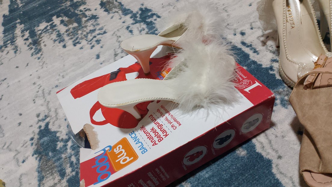 Tüylü Beyaz Stiletto Kadın Terlik ve gelin ayakkabisi - Görsel 2
