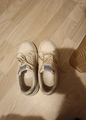 Beyaz fabrika spor ayakkabı - Görsel 2