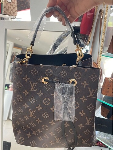 Louis Vuitton Louis Vuitton Büzgülü Çanta