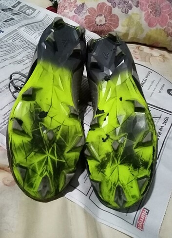40 no Adidas sadece renk deformesi var resimde görüldüğü gibi ba