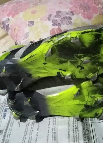 40 Beden yeşil Renk 40 no Adidas sadece renk deformesi var resimde görüldüğü gibi ba