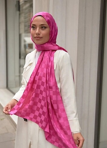 Dama desen jakarlı şal 