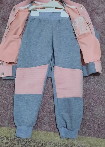 Gri ve Pembe Düğmeli Kız Eşofman Takımı - Görsel 3