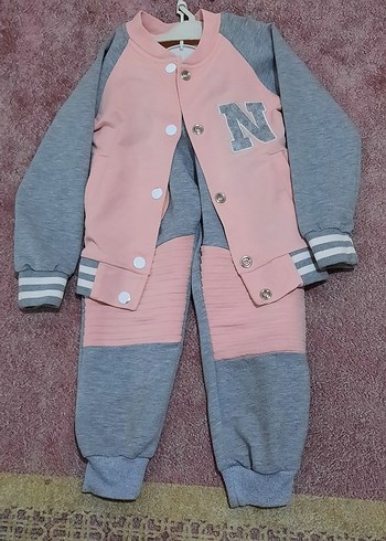 Gri ve Pembe Düğmeli Kız Eşofman Takımı - Görsel 5