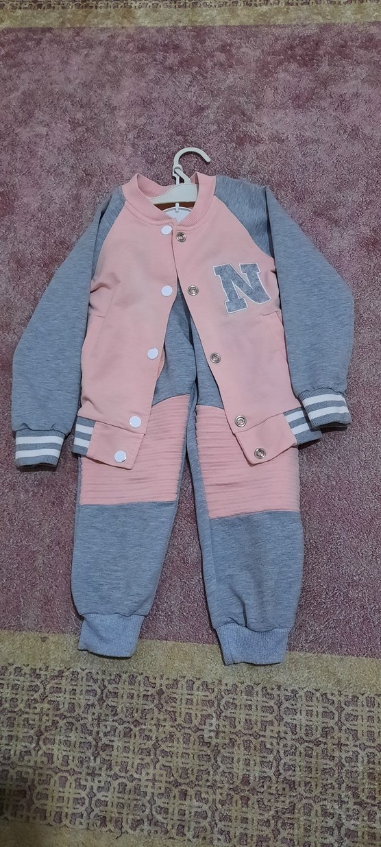 Gri ve Pembe Düğmeli Kız Eşofman Takımı - Görsel 4