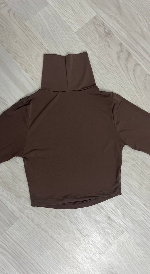 Uzun Kollu Yüksek Yakalı Crop Top - Görsel 3