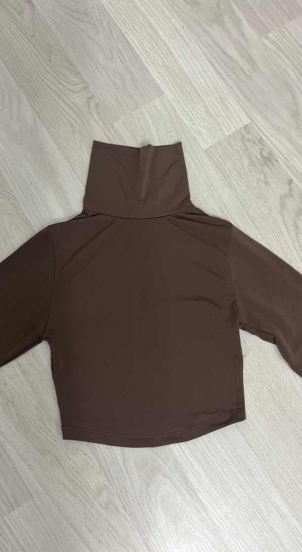 Uzun Kollu Yüksek Yakalı Crop Top - Görsel 2