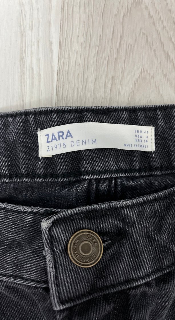 vintage Siyah Nakışlı Yırtık Mini Denim Şort - Görsel 2