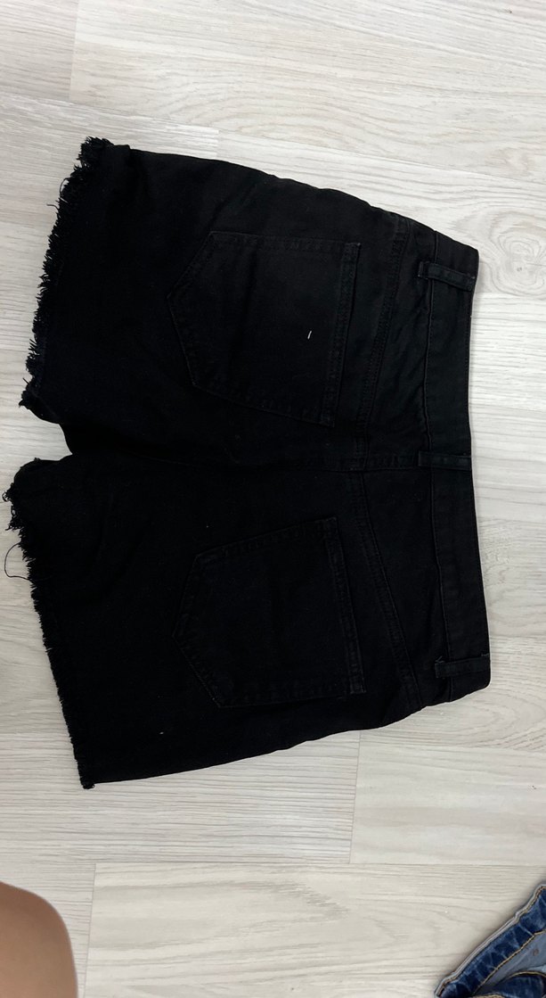 Siyah Düğmeli Mini Gevşek Kesim Denim Şort - Görsel 3