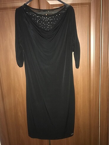 Siyah likralı yarım kollu elbise