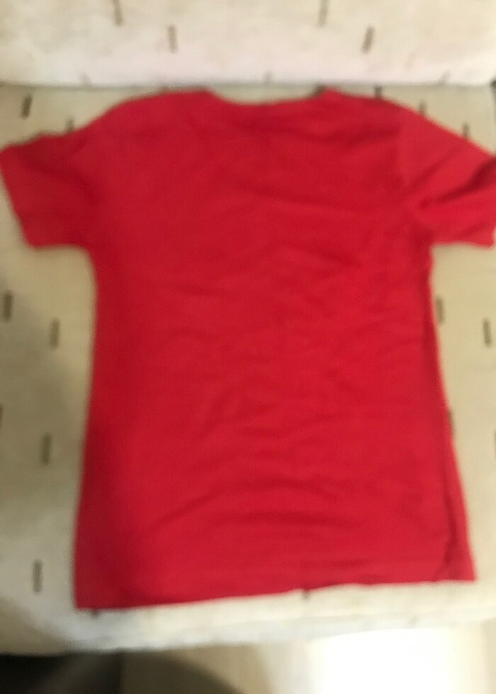 Kırmızı  renkli albayraklı tişört - Görsel 2