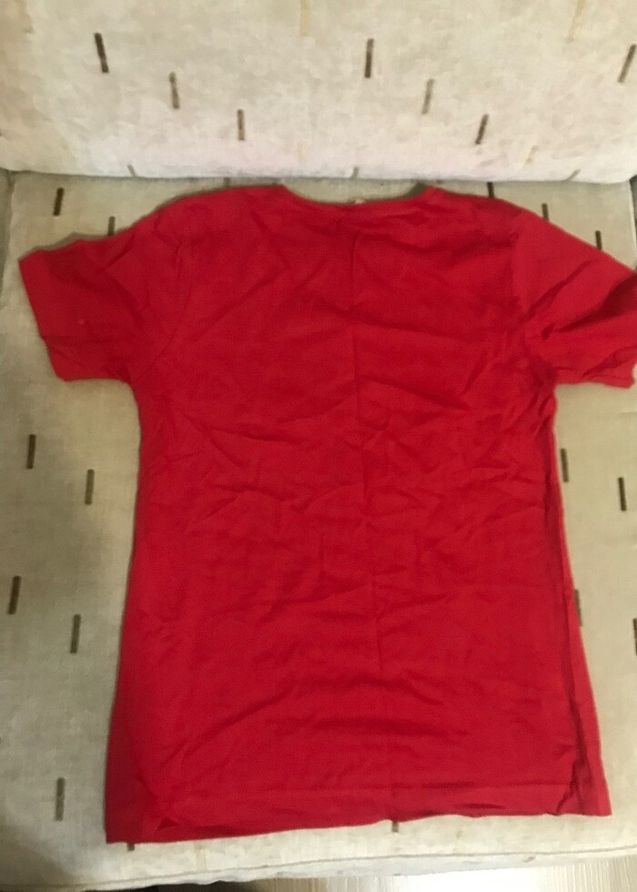 Kırmızı  renkli albayraklı tişört - Görsel 3