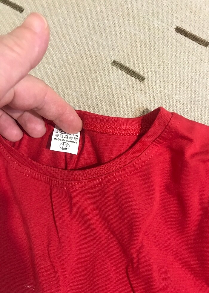 Kırmızı  renkli albayraklı tişört - Görsel 4