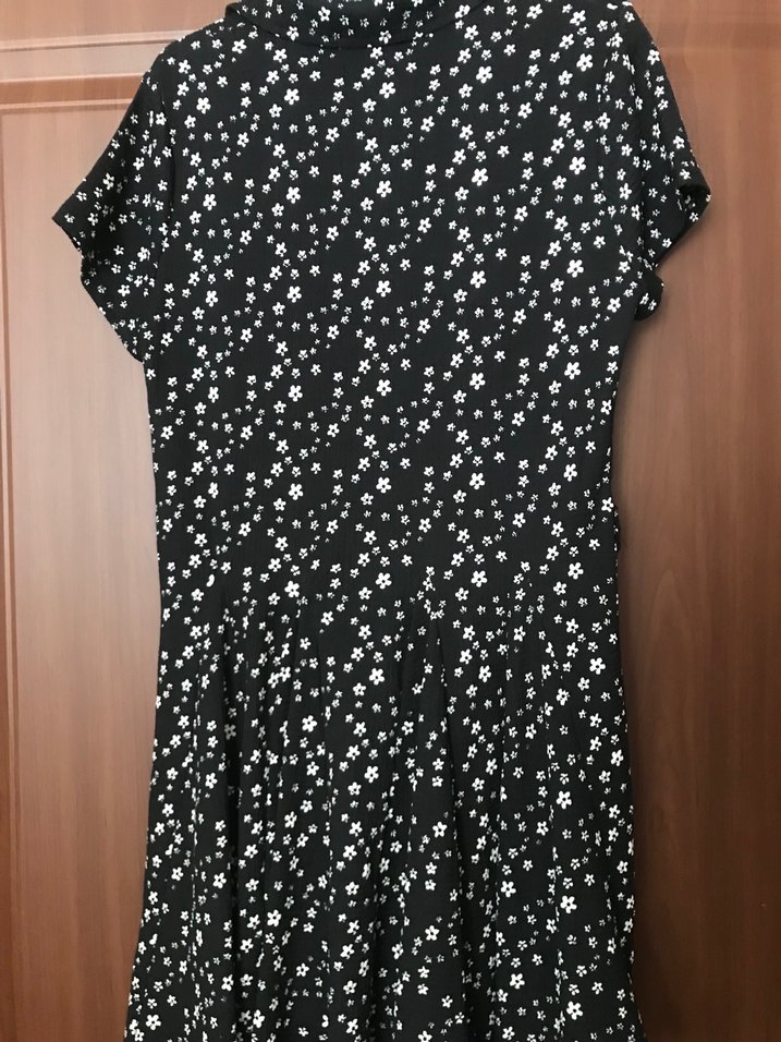 Siyah Çiçek Desenli V Yaka Midi Elbise - Görsel 2