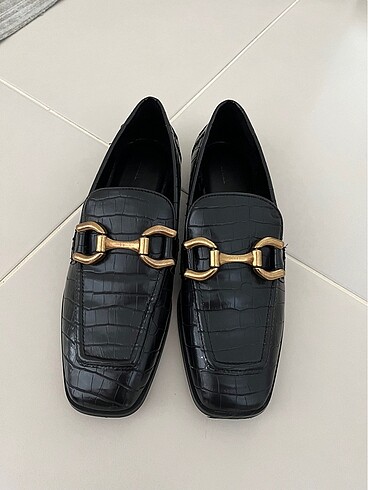 Zara Siyah Tokalı Loafer