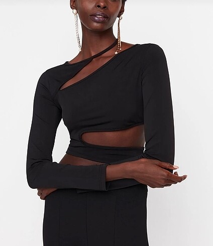 Siyah Cut Out Bluz