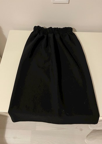 Siyah Beli Lastikli Midi Etek