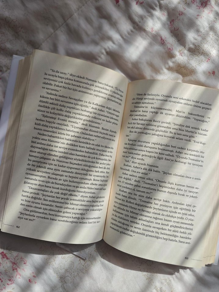 Marie Lu'nun Wildcard ve Warcross Kitapları - Görsel 3