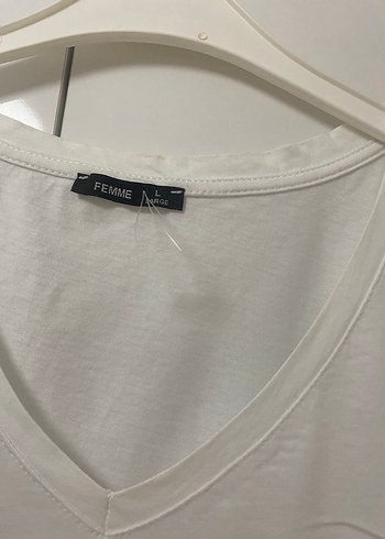 Kadın Beyaz V Yaka Tişört - Görsel 4