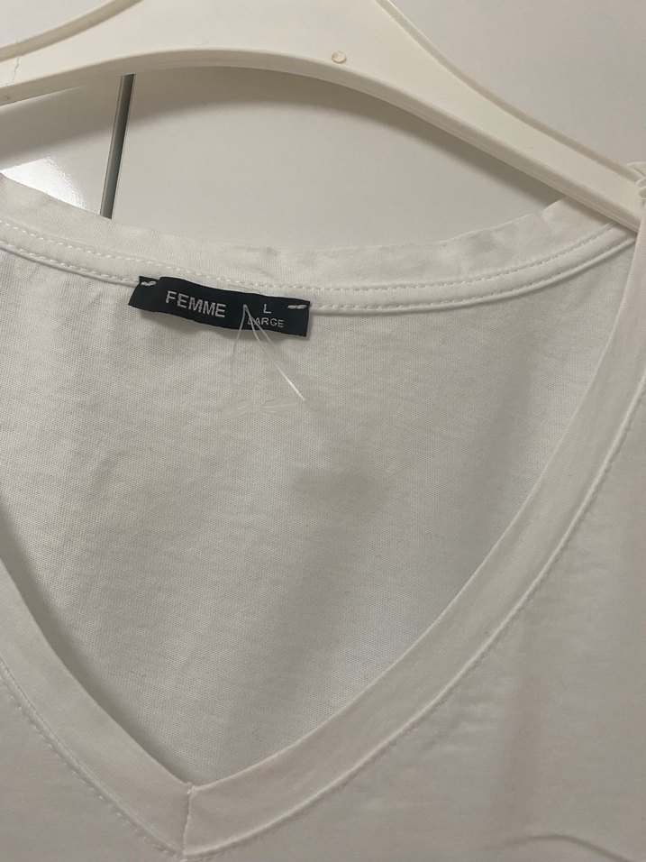 Kadın Beyaz V Yaka Tişört - Görsel 4