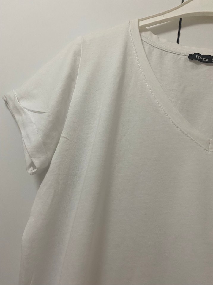 Kadın Beyaz V Yaka Tişört - Görsel 5