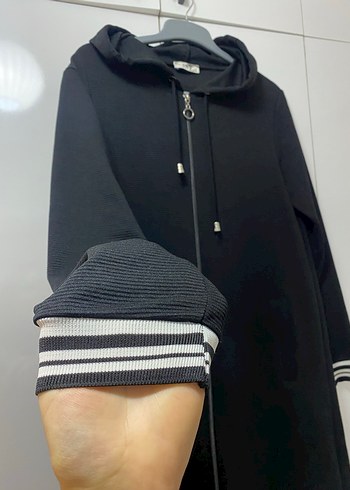 Siyah Kapüşonlu Fermuarlı Uzun Kadın Kap - Görsel 2