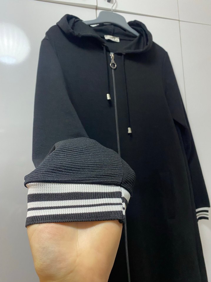 Siyah Kapüşonlu Fermuarlı Uzun Kadın Kap - Görsel 2