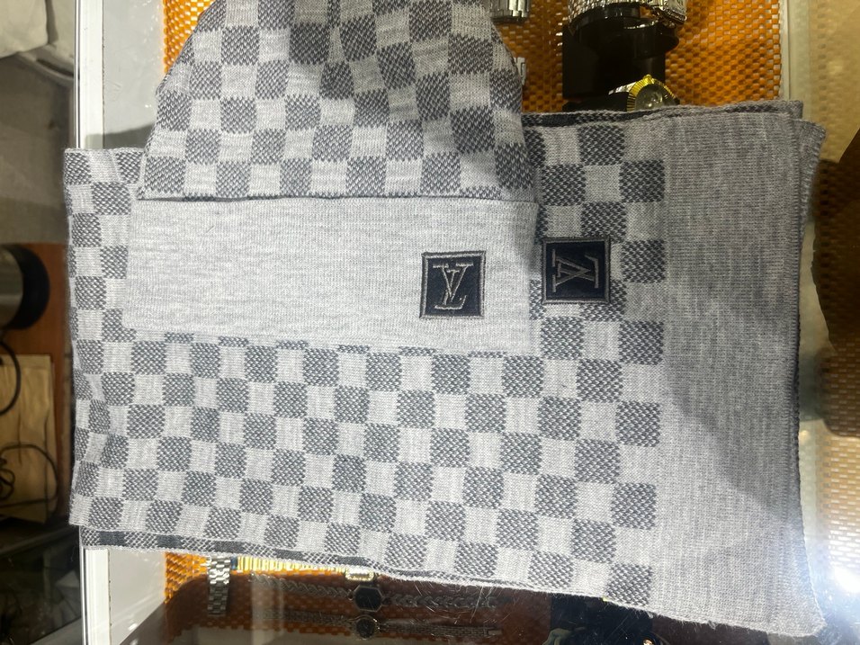 Gri LV Atkı Bere seti - Görsel 2