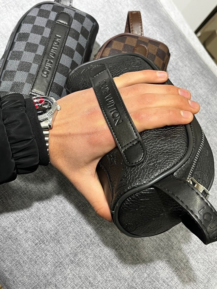 Louis Vuitton Erkek El Çantası - Görsel 3