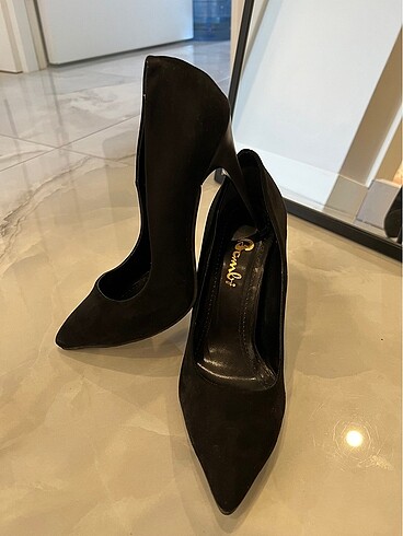 Siyah stiletto