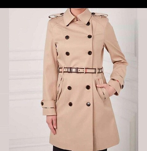Burberry 2 kez giyildi