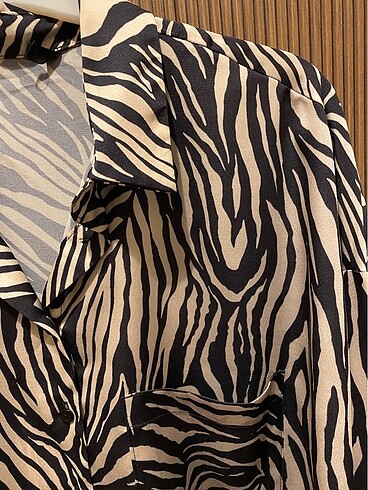 l Beden Zebra desenli gömlek