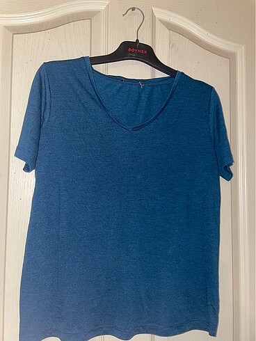T-shirt mavi renk