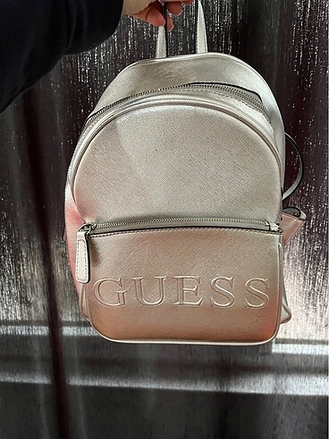 Guess marka sırt çantası lame renk