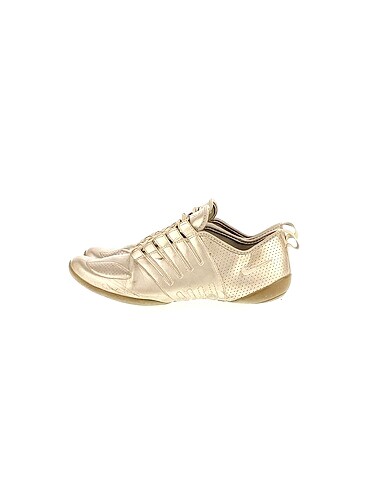 Nike Spor Ayakkabı %70 İndirimli.