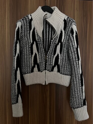 s Beden STORM HIRKA