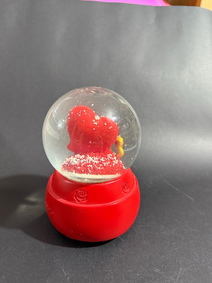 Kırmızı Kalp ve Anahtar Kar Küresi - Görsel 4