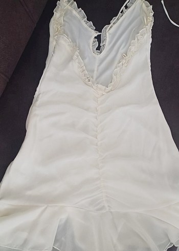Bershka Beyaz V Yakalı Fırfırlı Midi Abiye Elbise