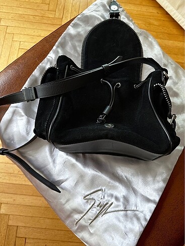 Beden siyah Renk Giuseppe Zanotti Çanta