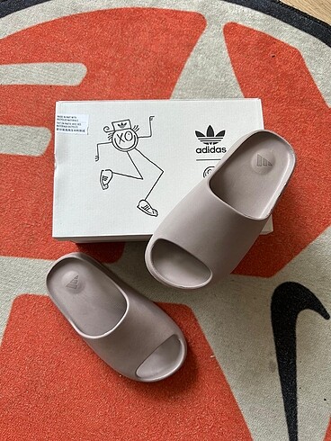 Adida yeezy terlik 36-40 numara aralığı