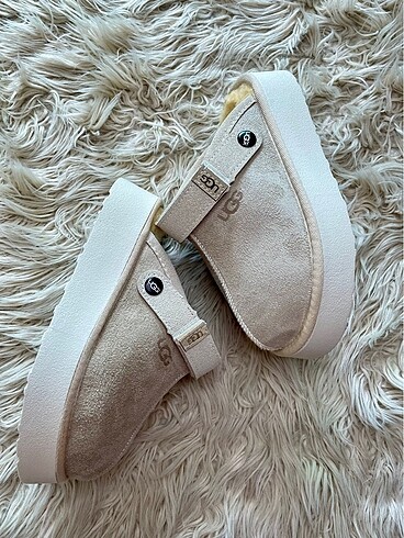 37 Beden ten rengi Renk UGG CLOG TERLİK (36-40 num.aralığı)