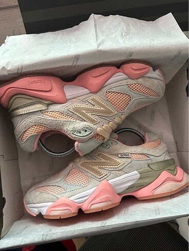 NEW BALANCE 9060-(Su yeşili-pembe)