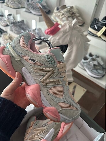 39 Beden NEW BALANCE 9060-(Su yeşili-pembe)