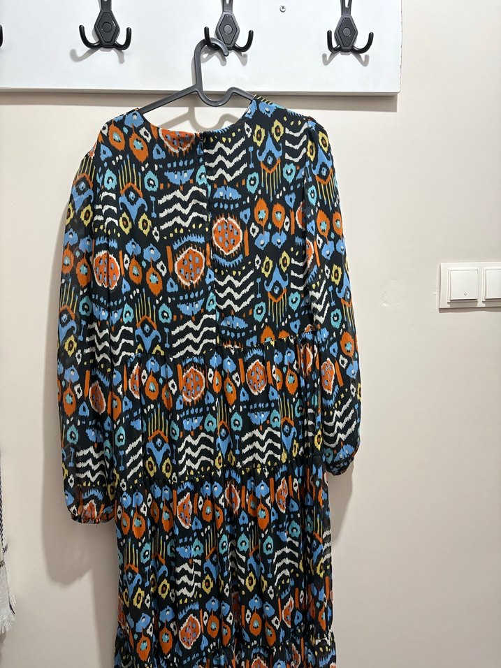 Renkli desenli günlük elbise - Görsel 4