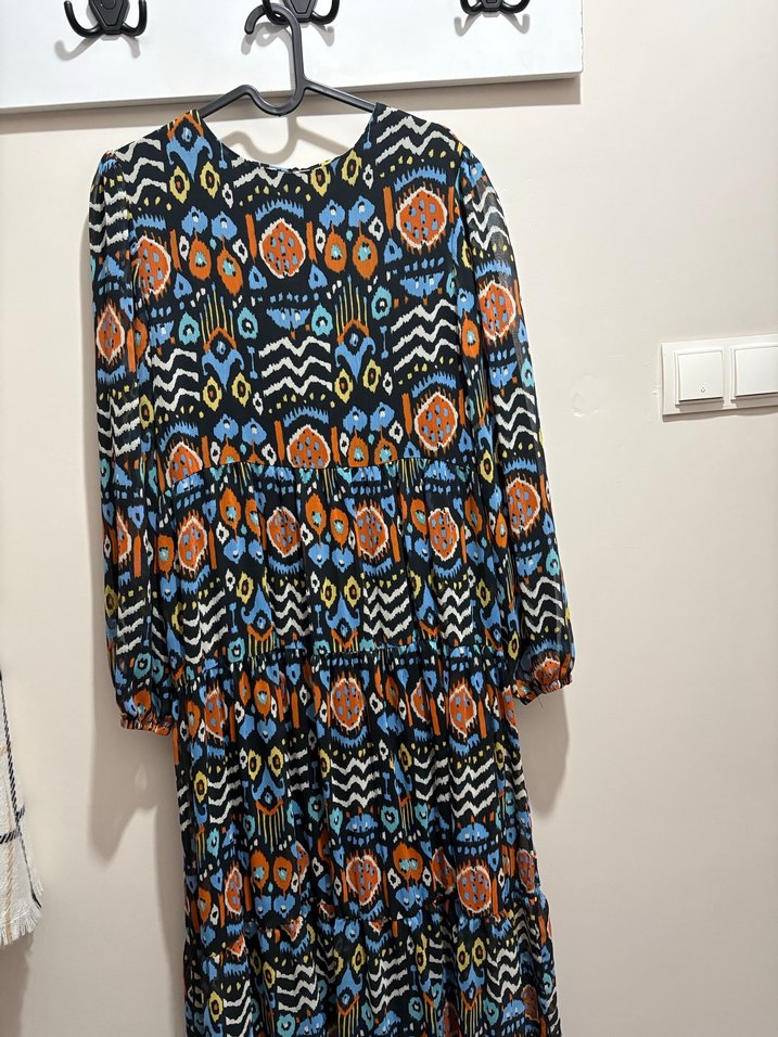 Renkli desenli günlük elbise - Görsel 2