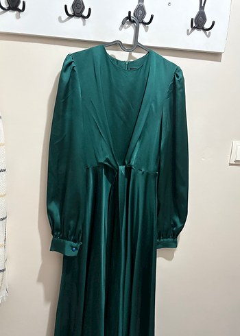 Saten Dokulu Uzun Yeşil Elbise - Görsel 5