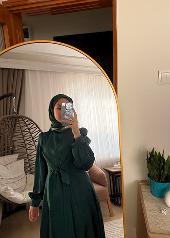 Saten Dokulu Uzun Yeşil Elbise - Görsel 3