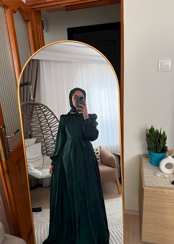 Saten Dokulu Uzun Yeşil Elbise - Görsel 2